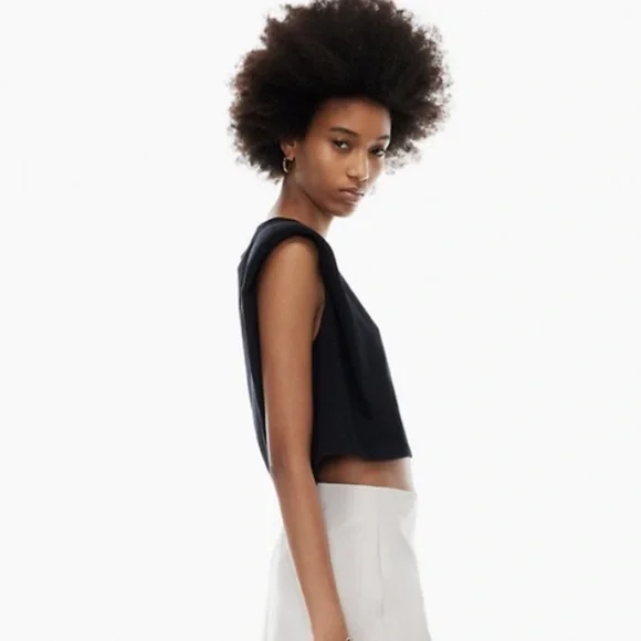 ✨ARITZIA BABATON✨Shoulder Pad Cropped T-Shirt - Picture 2 of 4